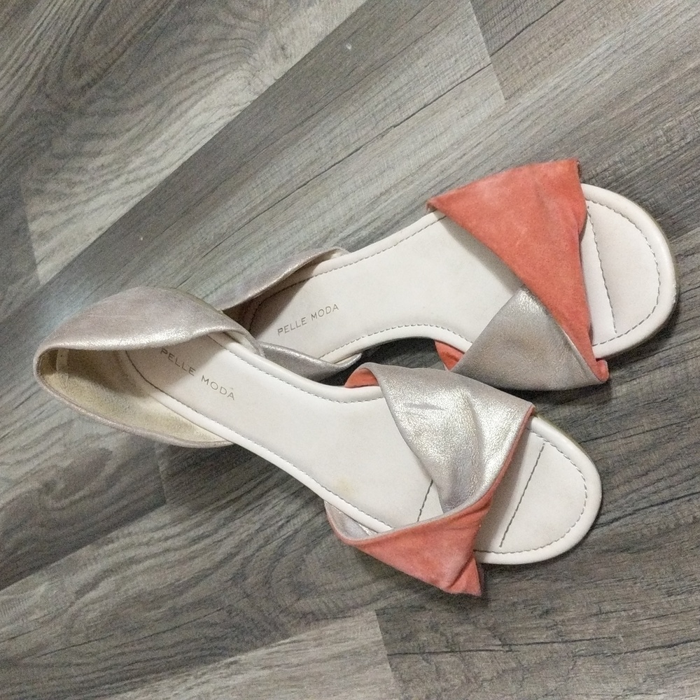Pelle Moda Suide Orange and Pink Flats. Size: 9M